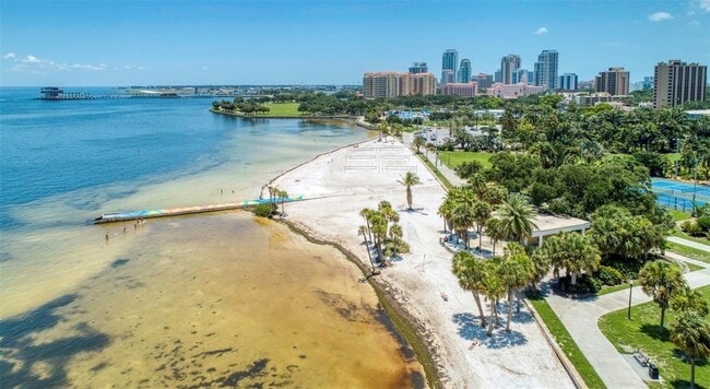 Building Photo - 1120 N Shore Dr NE