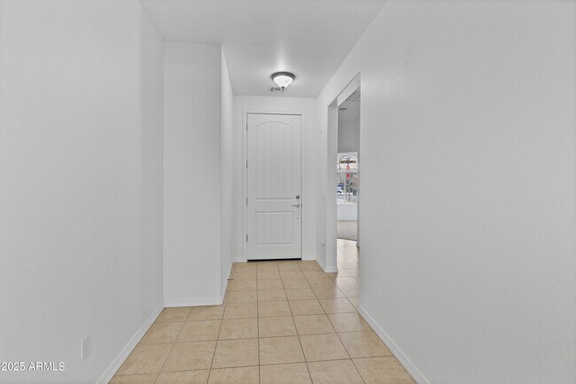 Building Photo - 3664 S Jasmine Dr