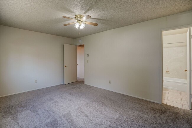 Building Photo - 5 Bedroom + a Den, 3 Bathroom, 2 Car Garage For Rent in Prescott!