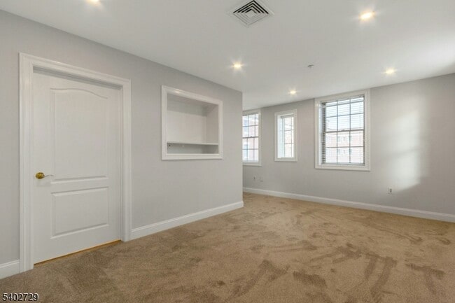 Building Photo - 5401 Rio Vista Dr