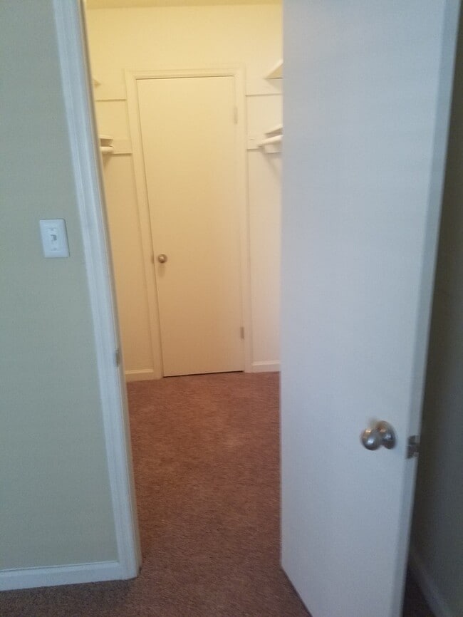 Building Photo - 9408 Willow Ridge Rd