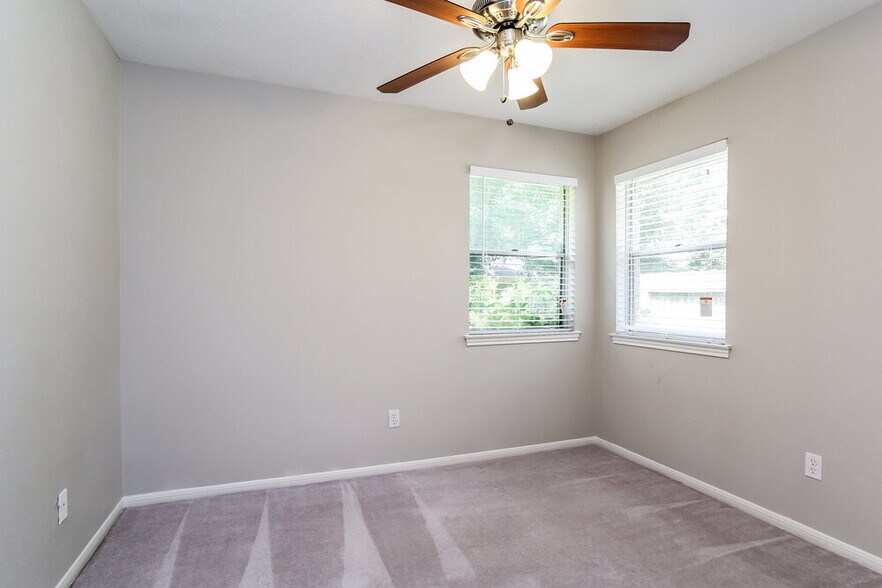 Building Photo - 5207 Village Springs Dr