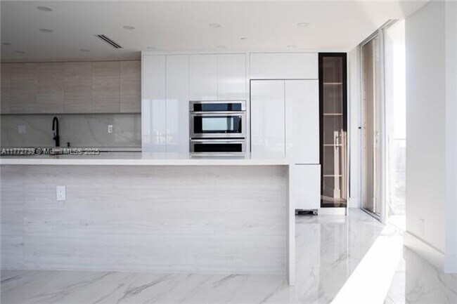 Building Photo - 19707 Turnberry Way