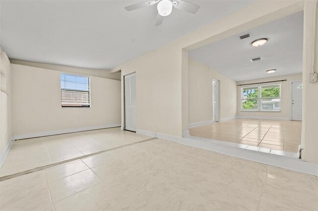 Building Photo - 1524 NW 18th Ct