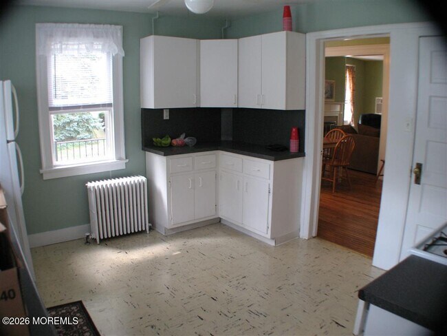 Building Photo - 642 Morford Ave