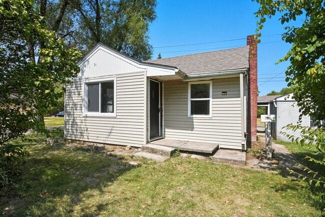 Building Photo - NEW LISTING! 2 BEDROOM HOME