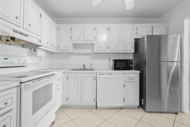 Building Photo - 18081 Biscayne Blvd