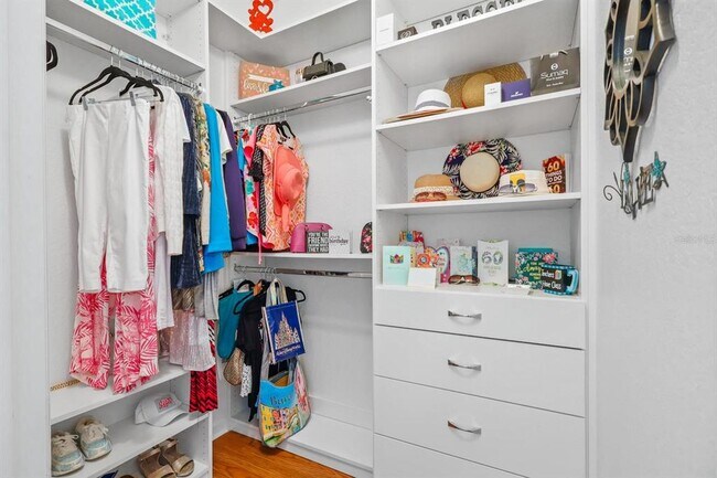 Building Photo - 2310 Silver Palm Dr