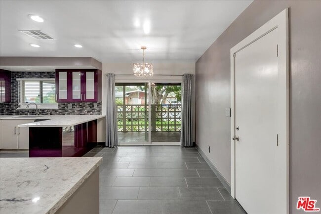 Building Photo - 5817 Lockhurst Dr