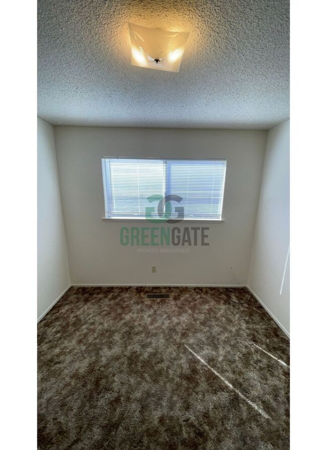 Building Photo - 925 Charleston Ave