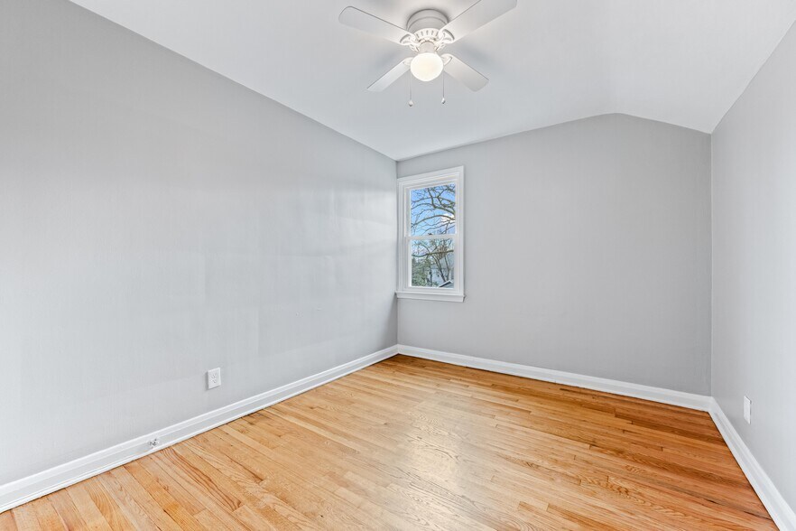 Building Photo - 2921 Glenmore Ave