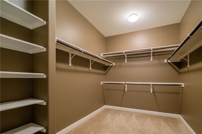 Building Photo - 307 Elderberry Rd