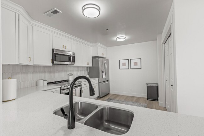 Building Photo - 48 W Broadway