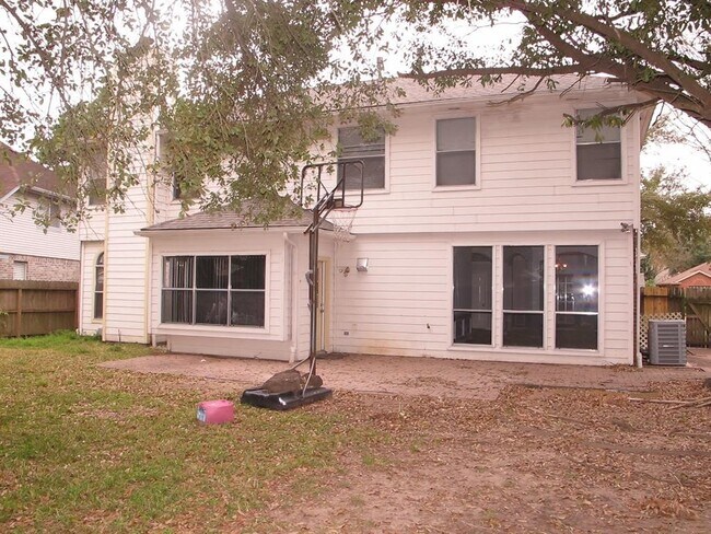 Building Photo - 8819 Diamond Lake Ln