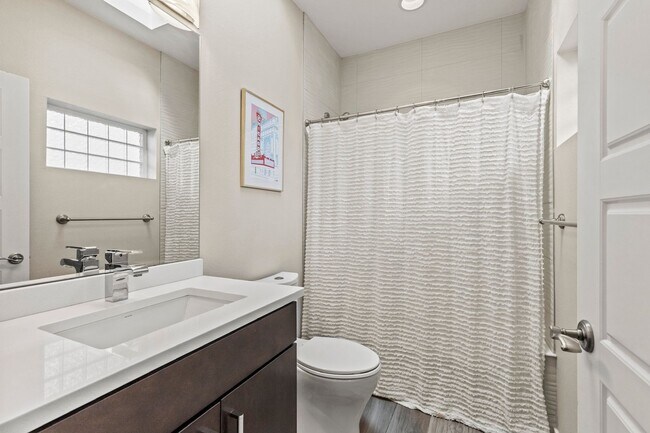 Building Photo - 3553 S Emerson St