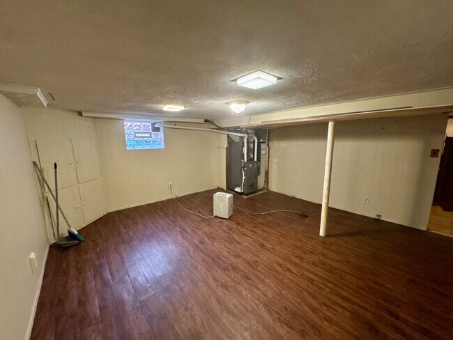 Building Photo - 1076 Thornwood Dr