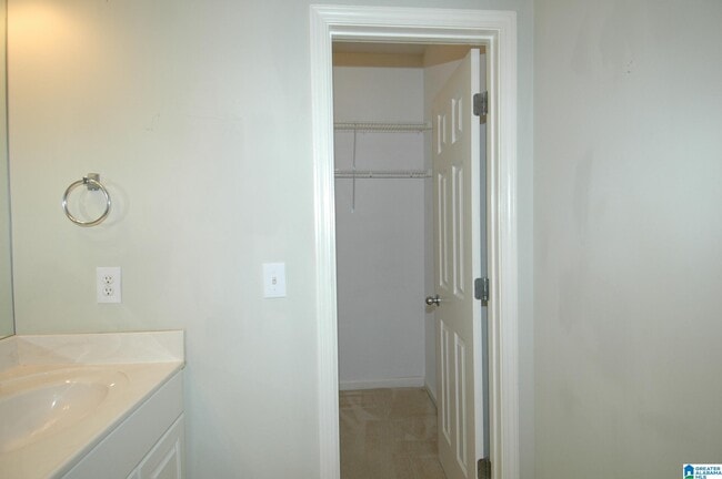 Building Photo - 108 Holland Trail