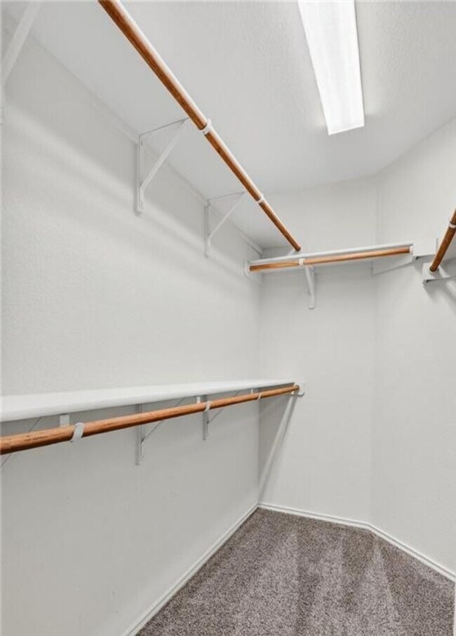 Building Photo - 4 bedroom 2 bathroom house! HOUSING ACCEPTED! MOVE-IN SPECIAL!!