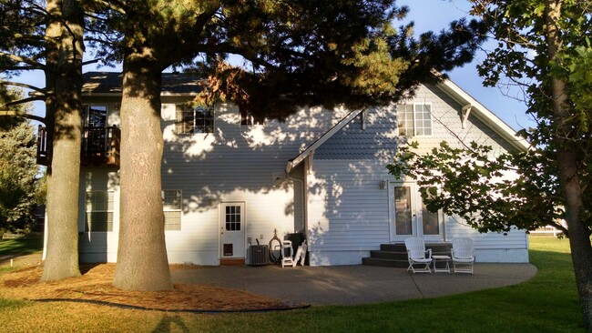 Building Photo - Large Home in Dalton Gardens