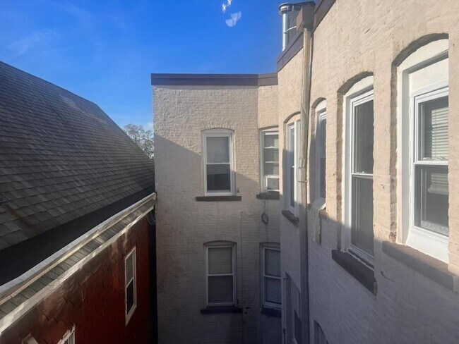 Building Photo - 668-670 Kennedy Boulevard Unit 8