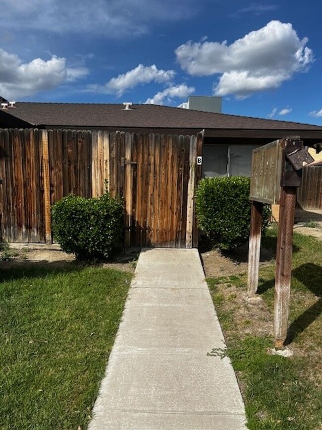 Building Photo - N. Halfmoon Dr.