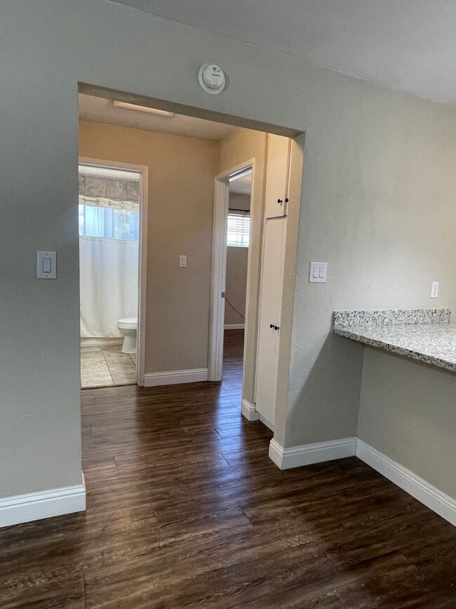 Building Photo - 590-596 Iris Drive