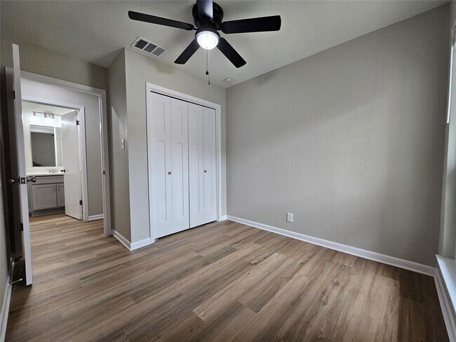 Building Photo - 1418 Hyridge Cir