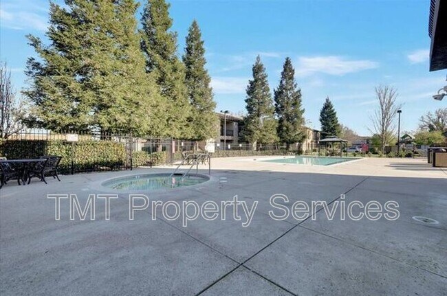 Building Photo - 4200 E Commerce Way