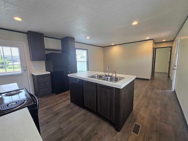 Building Photo - 709 N Collins Fwy