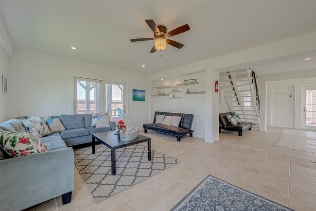 Building Photo - 510 Surf Oaks Dr