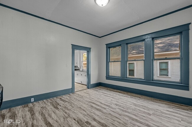 Building Photo - 3 Bedroom 1 Bath