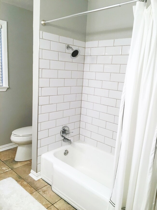 Building Photo - 776 Thora Blvd