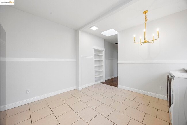 Building Photo - 685 37th St