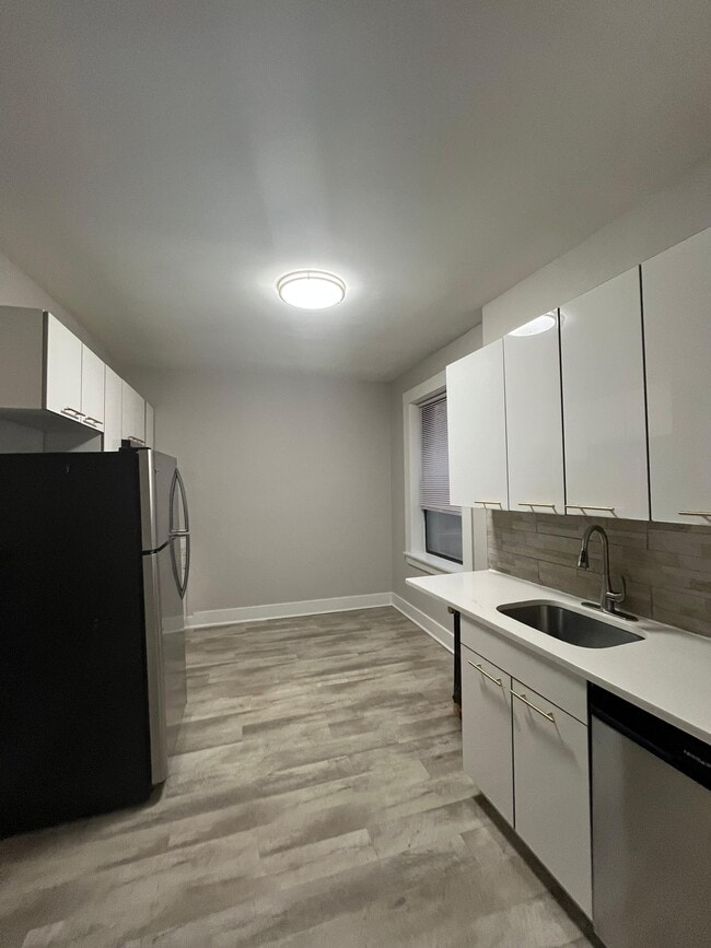 Building Photo - 412 54th St