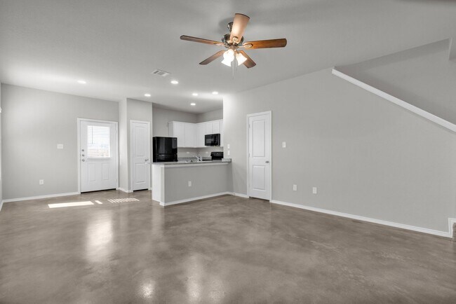 Building Photo - Converse Ridge