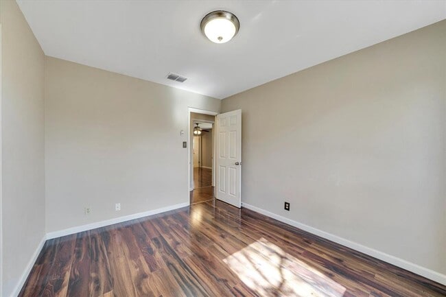 Building Photo - 1467 S Meadows Dr