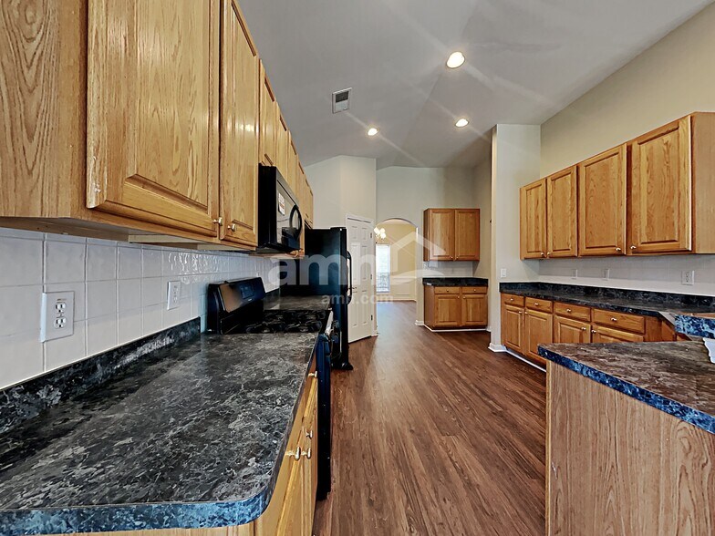 Building Photo - 7604 Cole Ln