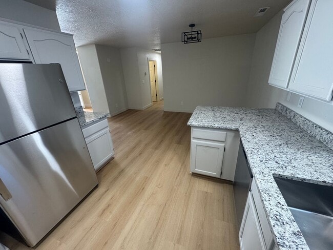 Building Photo - 75 E Roundy Mountain Rd
