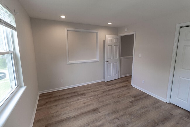 Building Photo - 1916 Mirtle Grove Ct