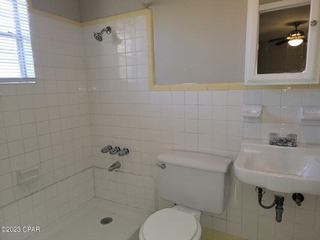 Building Photo - 2319 E 16th Ct