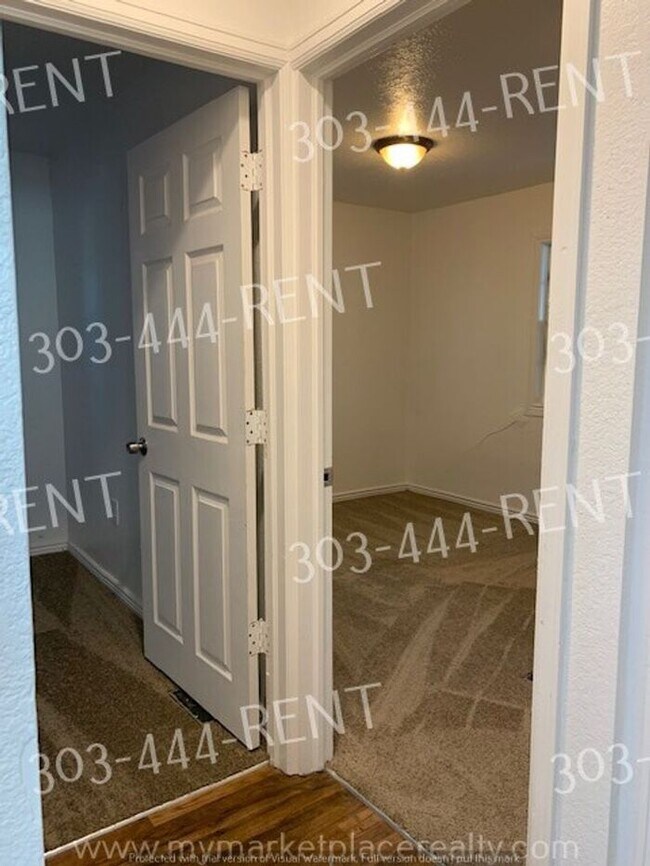 Building Photo - 3 bedroom & 1 bathroom beautiful home! Ready to see now!