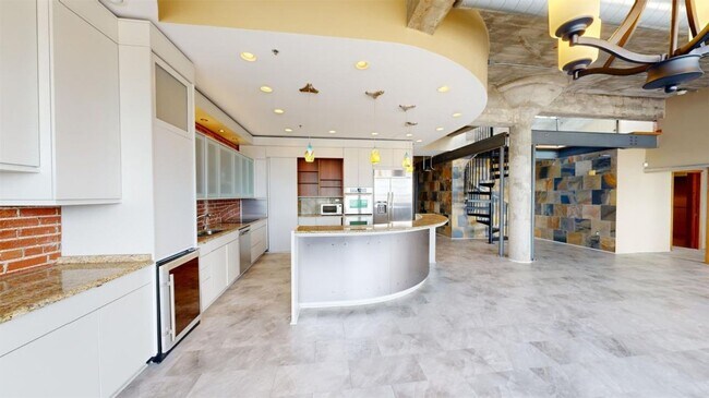 Building Photo - 1635 Washington Ave