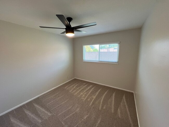 Building Photo - Darling Updated 4 Bed 2 Bath Orange Home