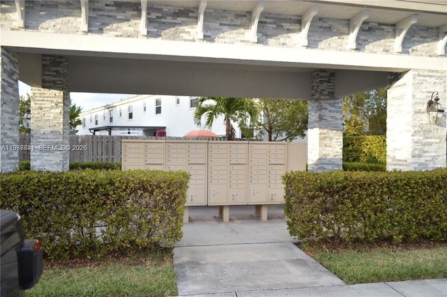 Building Photo - 1522 SE 26th Ter