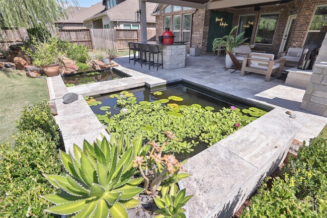 Building Photo - 2215 Tonkawa Trl