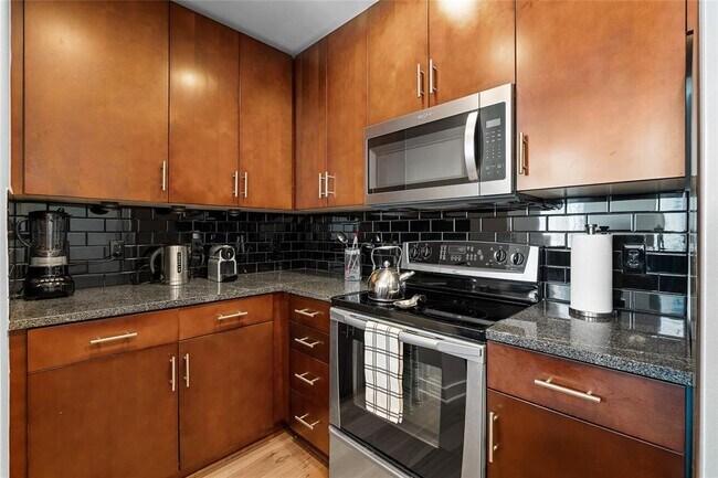 Building Photo - 360 Nueces St