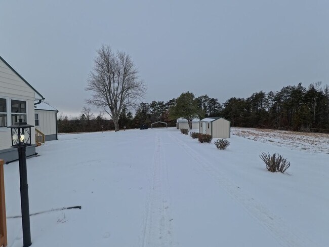 Building Photo - Home on three acre lot with garage