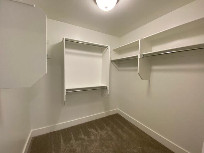 Building Photo - 1403 W Creekside Dr
