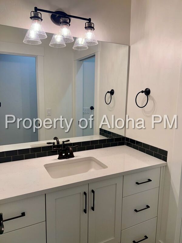 Building Photo - 496 N Emma Ave