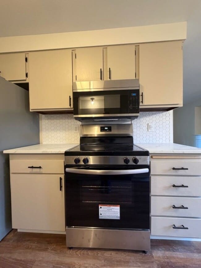 Building Photo - MIN912